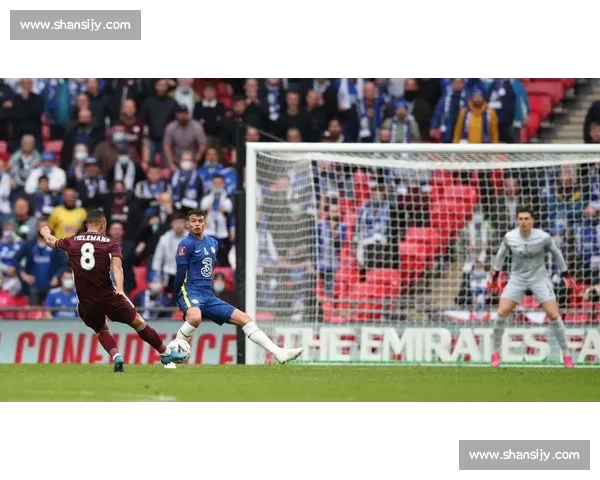 曼城 5000 万镑拒放萨维尼奥，热刺追逐帕斯遇科莫强硬拦截